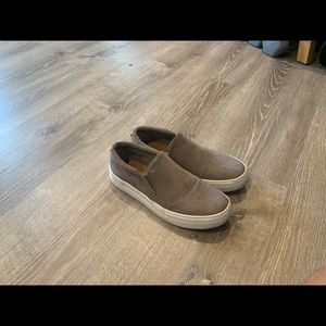 Women’s Steve Madden size 7 platform slip on sneakers